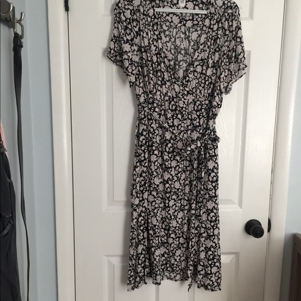 GAP Black and White Floral Midi Wrap Dress